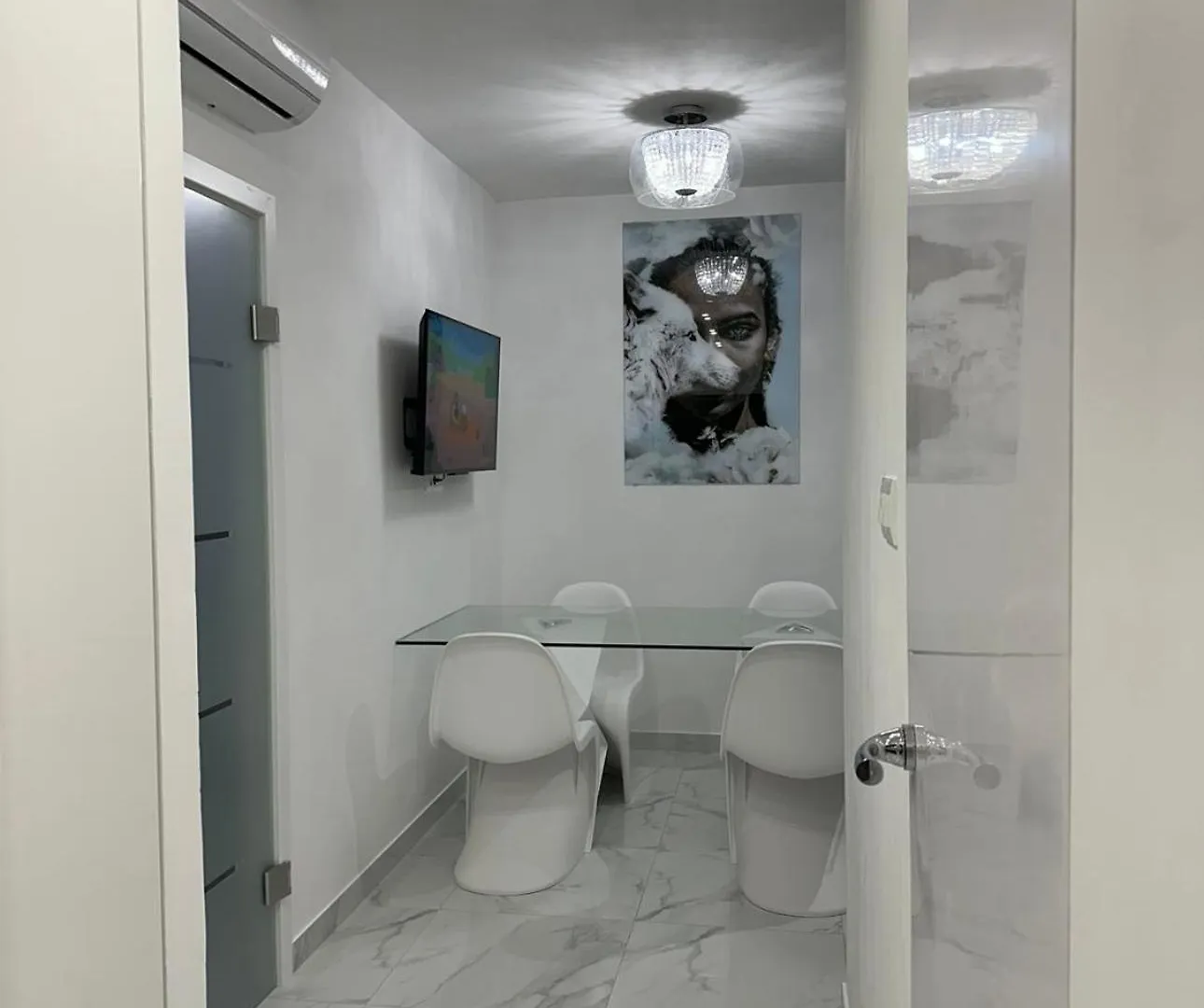 Galaxy - Futuristic Apartment Split